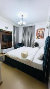 Ένα ή περισσότερα κρεβάτια σε δωμάτιο στο TNT Apartment