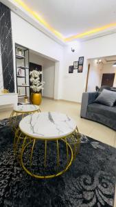 Χώρος καθιστικού στο TNT Apartment
