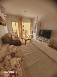 Μια τηλεόραση ή/και κέντρο ψυχαγωγίας στο Apartamento manantiales