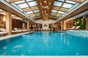 Kolam renang di atau dekat dengan Hotel Sedlo - Golija