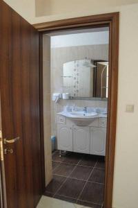 A bathroom at Nefeli Hotel