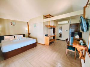 Postel nebo postele na pokoji v ubytování Velora Bay Koh Jum
