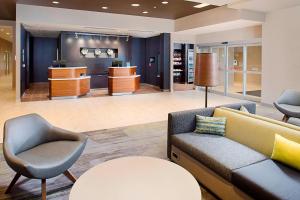 Posezení v ubytování Courtyard by Marriott Dallas Carrollton and Carrollton Conference Center