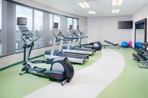 Fitness centrum a/nebo fitness zařízení v ubytování Courtyard by Marriott Dallas Carrollton and Carrollton Conference Center
