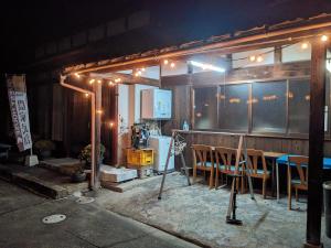Una cocina o zona de cocina en FarmStayINN 母屋 Sanzaemon-tei GuestHouse Second floor Shiga-Takasima Traditional Japanese architecture house Limited to one group per day