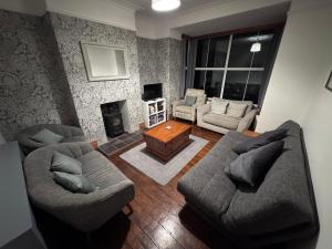 Posezení v ubytování Glannant - 5 Bed & 4 Bathroom - Fairbourne, Barmouth, Mawddach Estuary + 17 fotografií