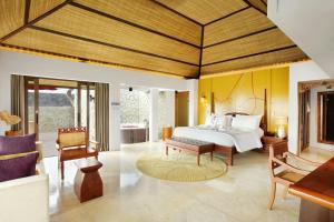 Postel nebo postele na pokoji v ubytování Le Meridien Bali Jimbaran