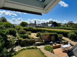 a view of a garden from the roof of a house at Rhun Even, charmante maison bretonne pour 6 personnes in Plougasnou +19 photos