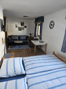 Postel nebo postele na pokoji v ubytování Ferienwohnung Mitterdiel