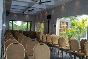 A seating area at Hotel Pandian