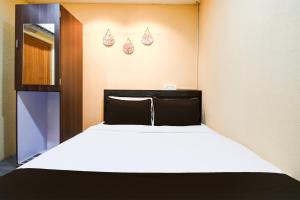 a bedroom with a bed in a room at Hotel O BIJAY HOMES in Bhubaneshwar