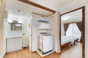 En eller flere senge i et værelse på TEIOH Nishi shinsaibashi