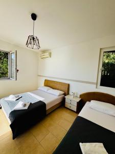 Ein Bett oder Betten in einem Zimmer der Unterkunft Budva Felix Suites