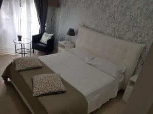 A bed or beds in a room at Ruggero Settimo Gallery