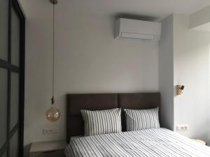 Postel nebo postele na pokoji v ubytování Stylish 2BDR apartment Gramada, free parking