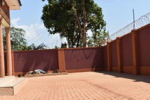 Foto sihtkohas Jinja asuva majutusasutuse Newly Beautiful Entire Home galeriist