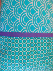 een blauw en groen inpakpapier met een paars lint bij LIMOGES,LA vue, ascenseur, concierg ! in Limoges