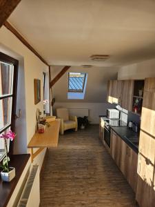 Kuchyň nebo kuchyňský kout v ubytování Apartmány Karolína - Kašperské Hory