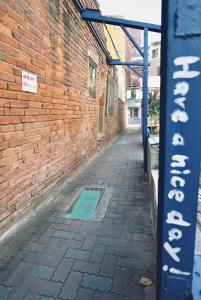 Φωτογραφία από το άλμπουμ του Old wooden window bungalow B&B σε Tainan