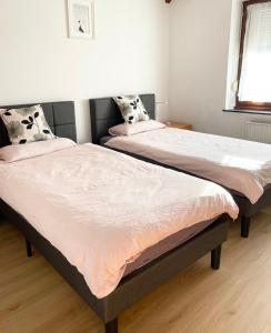 Gambar di galeri bagi Düsseldorf Messe, 2-bedroom Duplex Apartment with Terrace and Garden di Düsseldorf