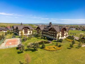 an aerial view of a large house with a yard at Apartman Lomnica Tatry view C13 in Veľká Lomnica +3 photos