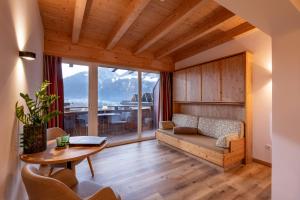 Istumisnurk majutusasutuses Das Sonnleiten Ski- und Motorradhotel Bruck im Zillertal