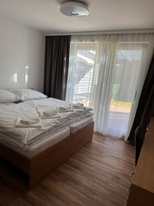 A bed or beds in a room at Vila DEDO