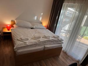 A bed or beds in a room at Vila DEDO