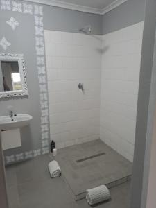 Et badeværelse på Tranquil Garden Cottage