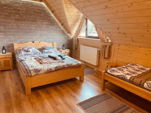 a bedroom with a bed with a cat laying on it at Izby na Równi in Witów