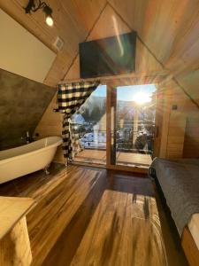 TV a/nebo společenská místnost v ubytování Śwarna Kolibecka