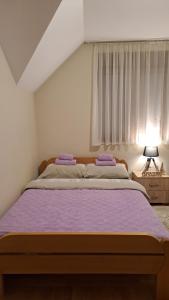 Postel nebo postele na pokoji v ubytování Apartman Sunčana dolina, Zaovine