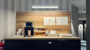 Příslušenství pro přípravu čaje a kávy v ubytování IKURA Hotel Self-check-in + 21 fotografií