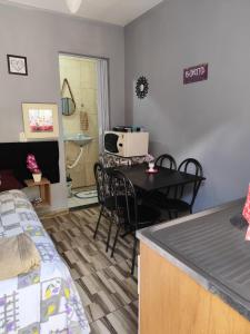 TV a/nebo společenská místnost v ubytování casa amarela 02