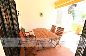 Un balcón o terraza de Pueblo Del Parque 2 - Soleada terraza con jardín - Piscina y Playa