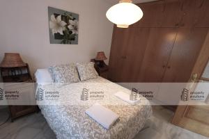 Cama o camas de una habitación en Pueblo Del Parque 2 - Soleada terraza con jardín - Piscina y Playa