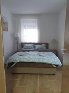 Posteľ alebo postele v izbe v ubytovaní Apartman Emilija