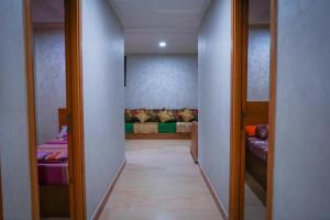 Postel nebo postele na pokoji v ubytování hotel el amri akchour