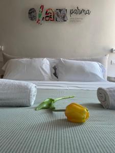 Postel nebo postele na pokoji v ubytování GLAM PARMA