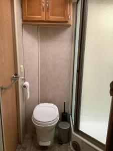 Koupelna v ubytování Glamping im Wald + 10 fotografií