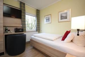 Postel nebo postele na pokoji v ubytování Hotel Morgensonne garni