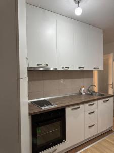 Η κουζίνα ή μικρή κουζίνα στο Stay inn Tuzla