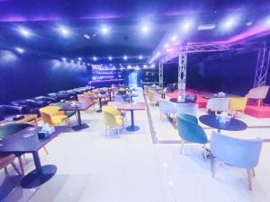 Posezení v ubytování sun rise hotel راس الخيمة + 37 fotografií