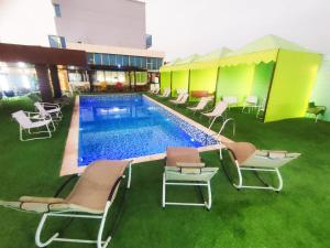 Bazén v ubytování sun rise hotel راس الخيمة nebo v jeho okolí