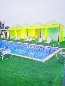 Bazén v ubytování sun rise hotel راس الخيمة nebo v jeho okolí