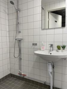 Koupelna v ubytování Forenom Hostel Gothenburg Säve + 37 fotografií