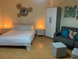 a bedroom with a bed and a couch at Confortable vista al mar in Juan Dolio +52 photos