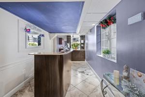 a kitchen with a blue ceiling and a counter at John Carver Inn & Spa in Plymouth