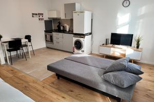 a living room with a couch and a kitchen at Wohnung in Nürtingen in Nürtingen