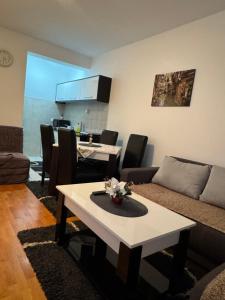 Ruang duduk di Maki apartman